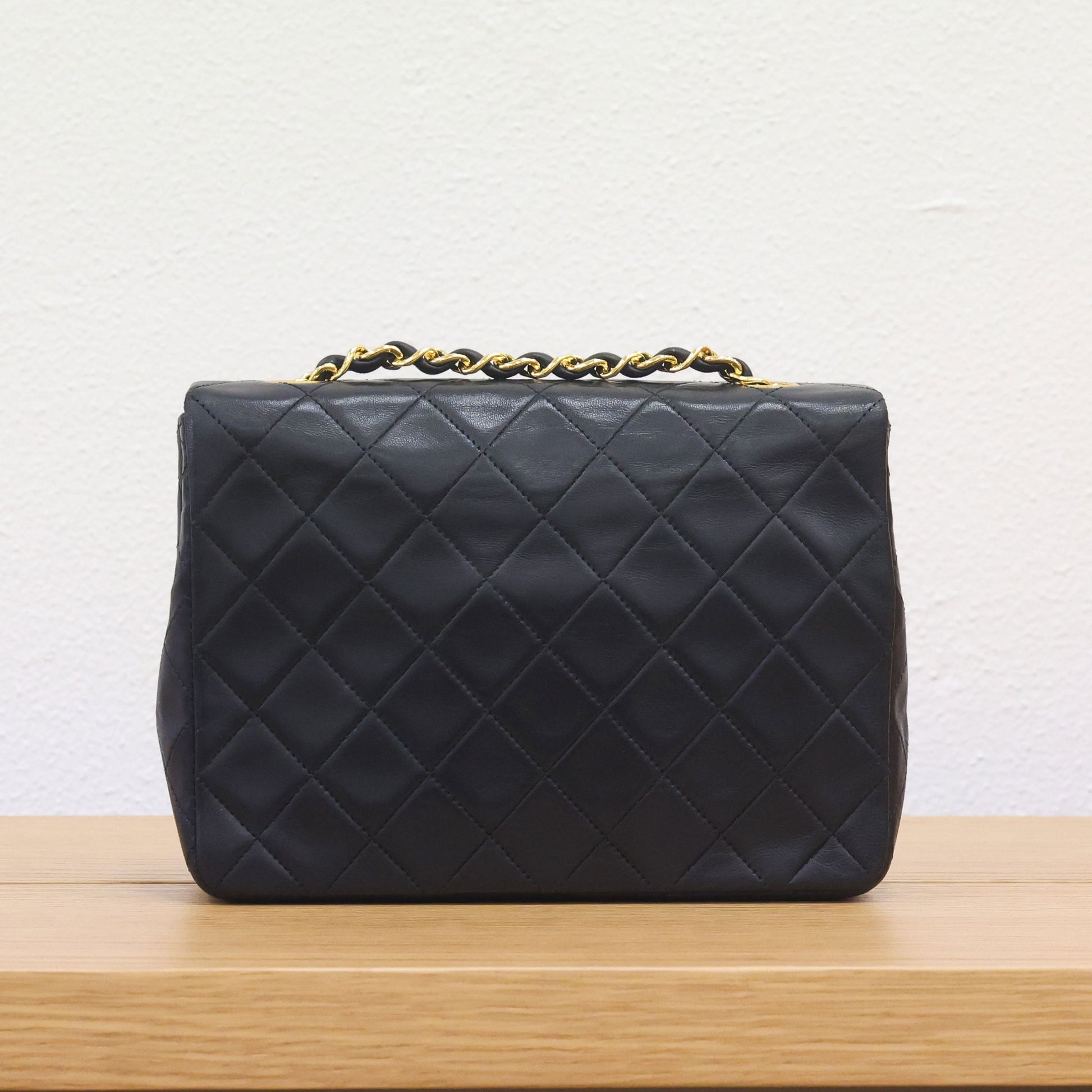 Pre-owned CHANEL Mini Matelasse 20 Lambskin G Black Bag | Luxe Again Maison