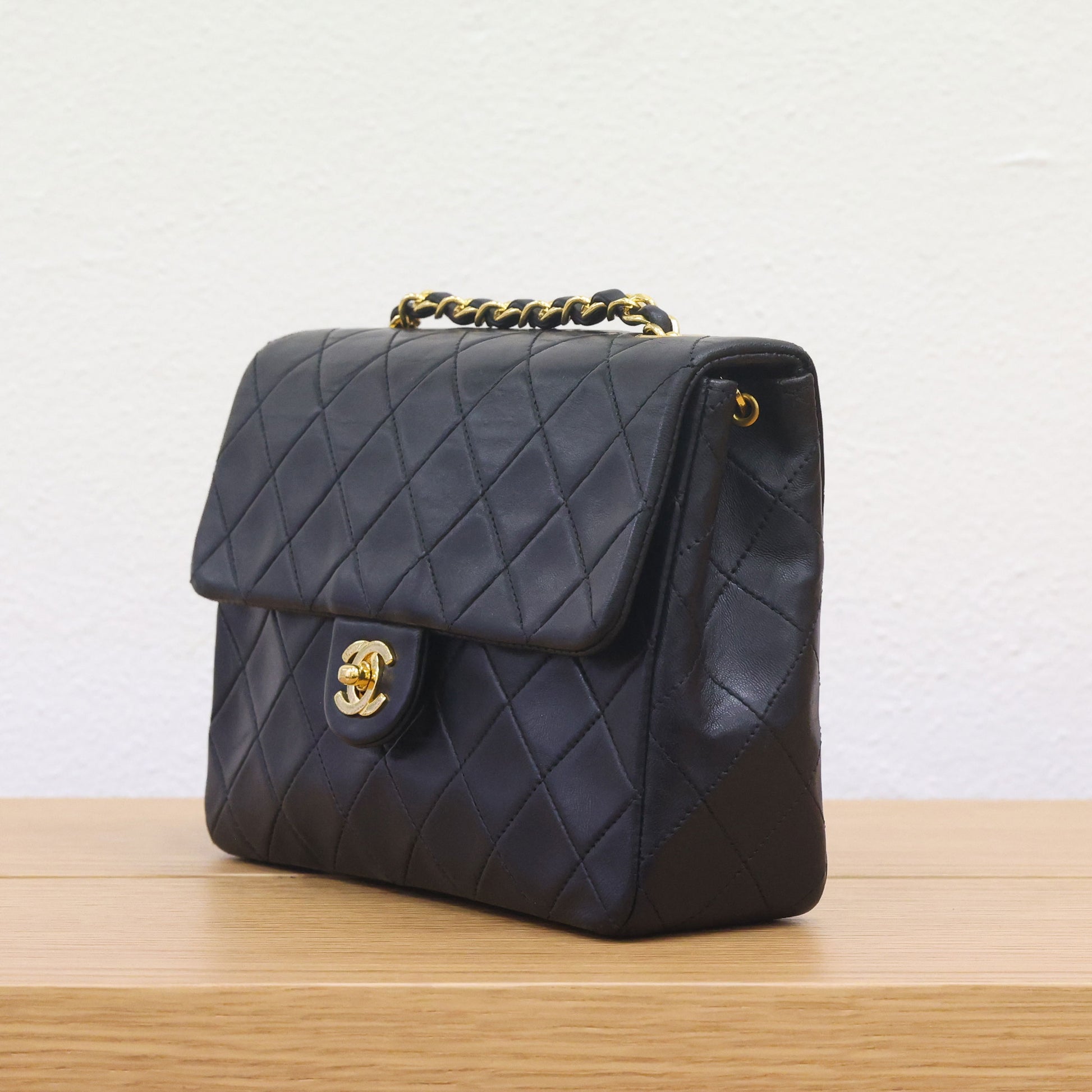 Pre-owned CHANEL Mini Matelasse 20 Lambskin G Black Bag | Luxe Again Maison