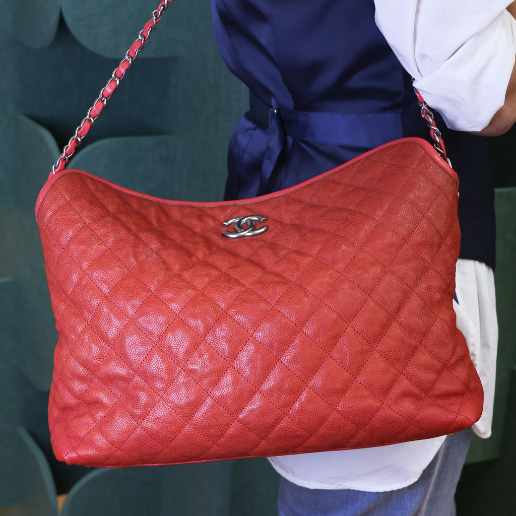 Preloved CHANEL Quilted Caviar Skin French Riviera Hobo Satchel Red | Luxe Again Maison