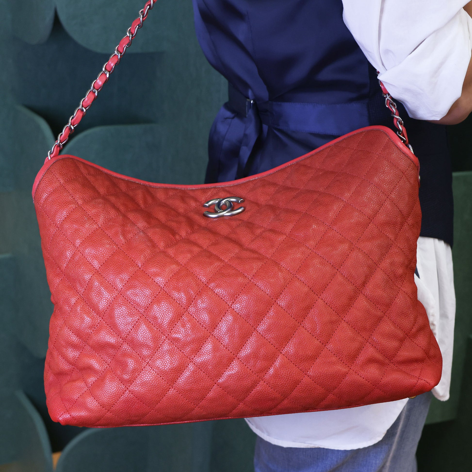 Preloved CHANEL Quilted Caviar Skin French Riviera Hobo Satchel Red | Luxe Again Maison