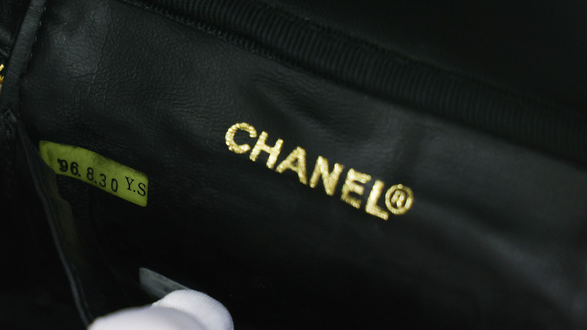 Pre-owned vintage Chanel Vintage Caviar Skin Black 4th Series Vanity Bag | Luxe Again Maison