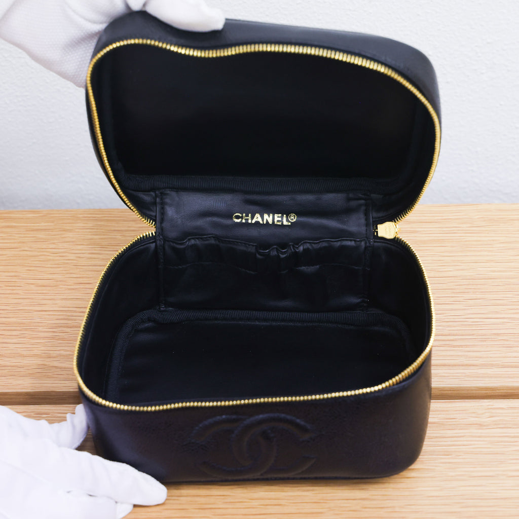 Pre-owned vintage Chanel Vintage Caviar Skin Black 4th Series Vanity Bag | Luxe Again Maison