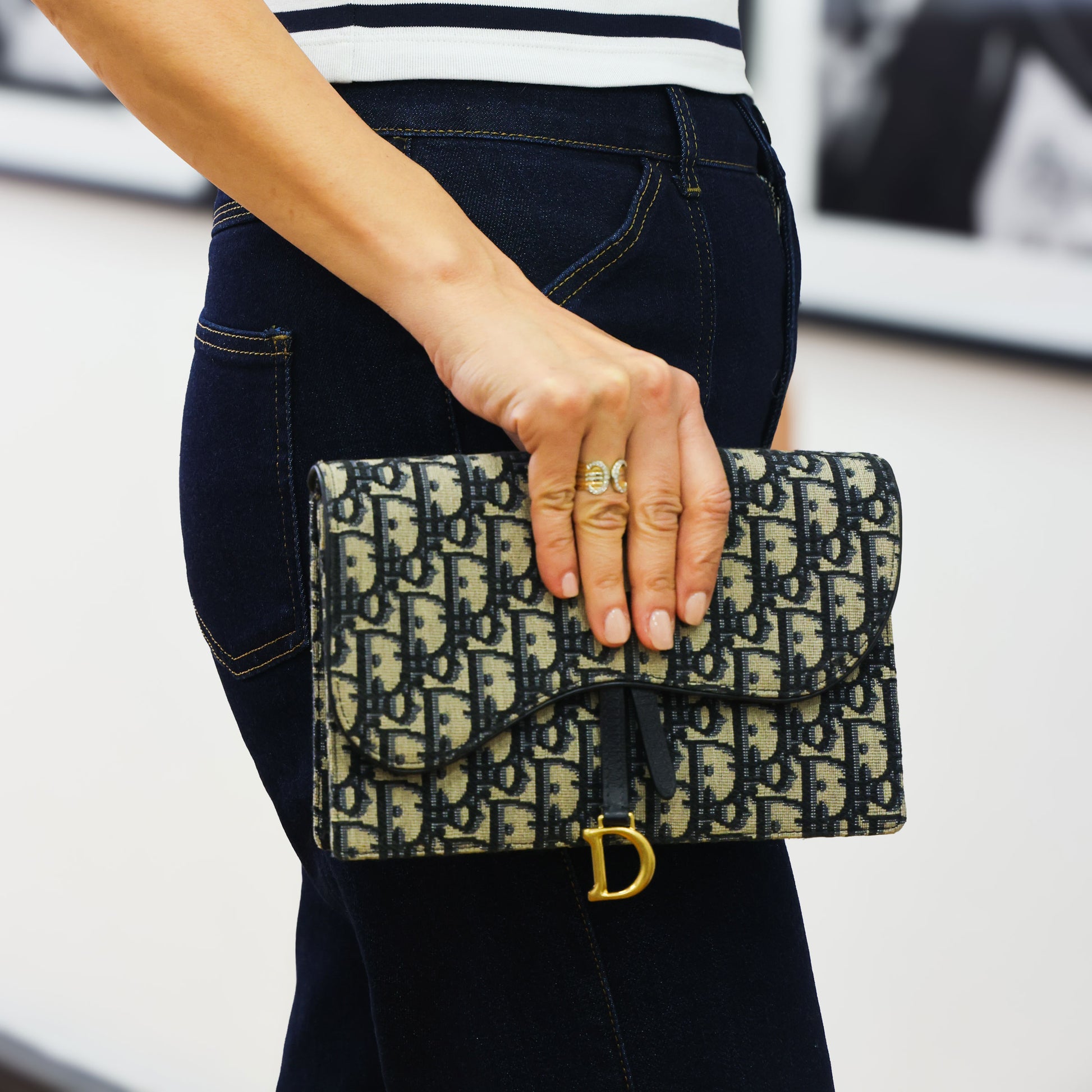 Preloved CHRISTIAN DIOR Oblique Saddle Wallet on Chain Canvas x Leather Beige & Navy | Luxe Again Maison