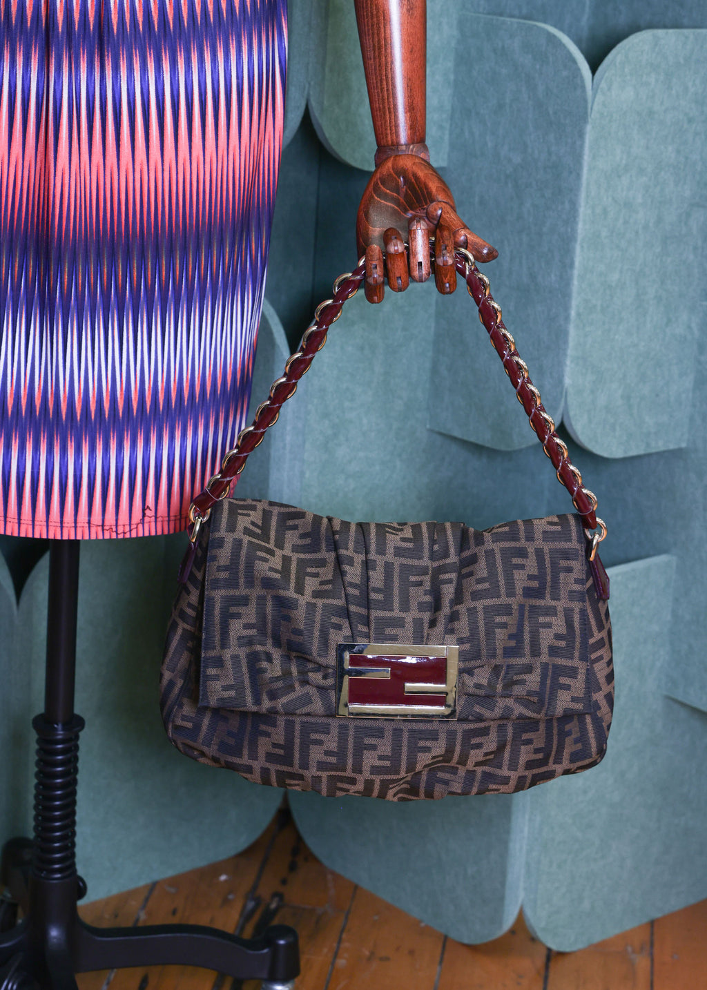 Preloved FENDI Mia Zucca Canvas x Patent Leather Chain Shoulder Bag Brown 8BRXXX | Luxe Again Maison