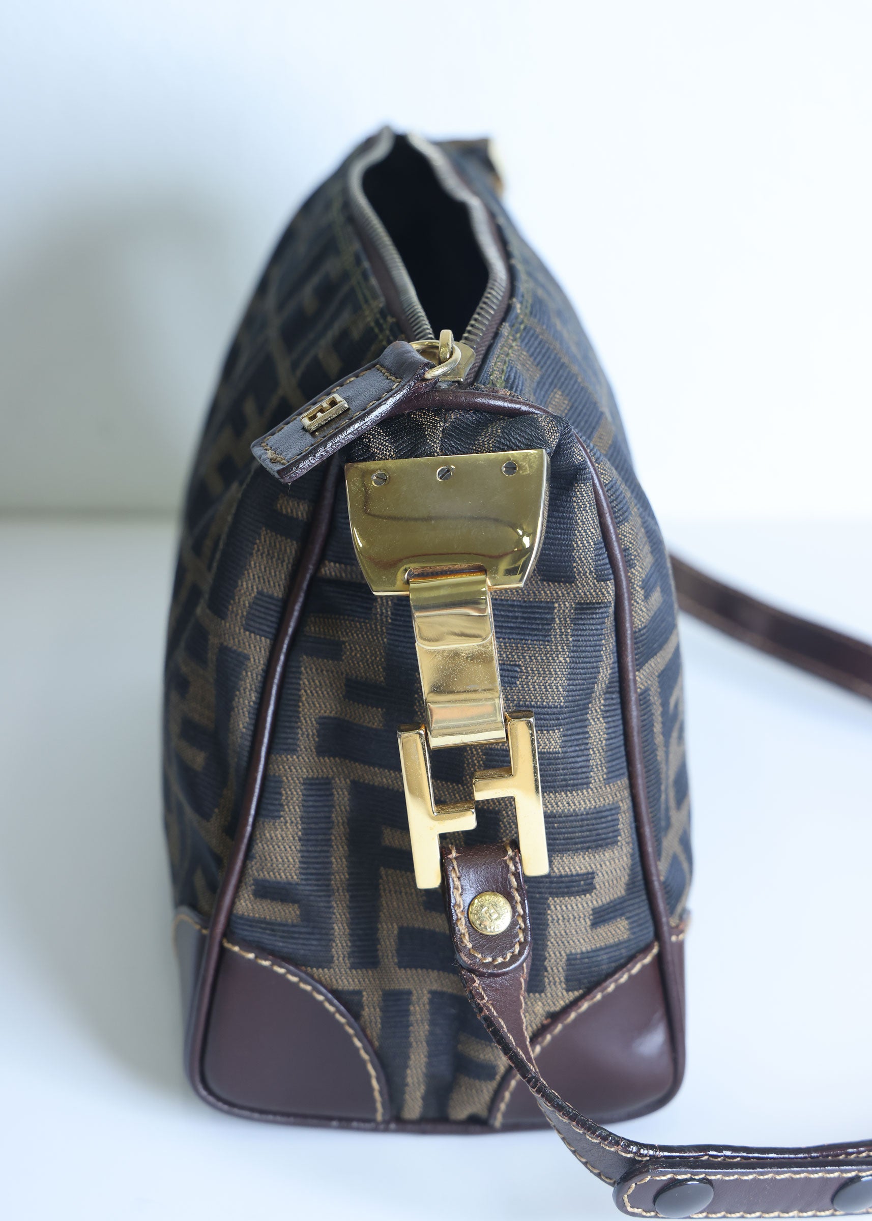 Preloved FENDI Zucca Canvas Leather Crossbody Gold Tone Handbag Brown | Luxe Again Maison