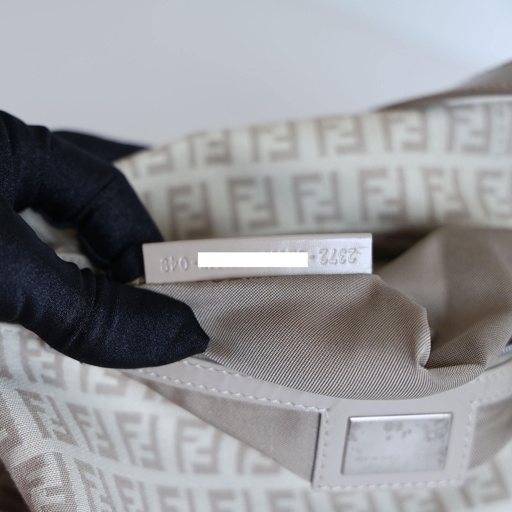 Preloved FENDI Mamma Baguette Zucchino Canvas Leather Beige Bag | Luxe Again Maison