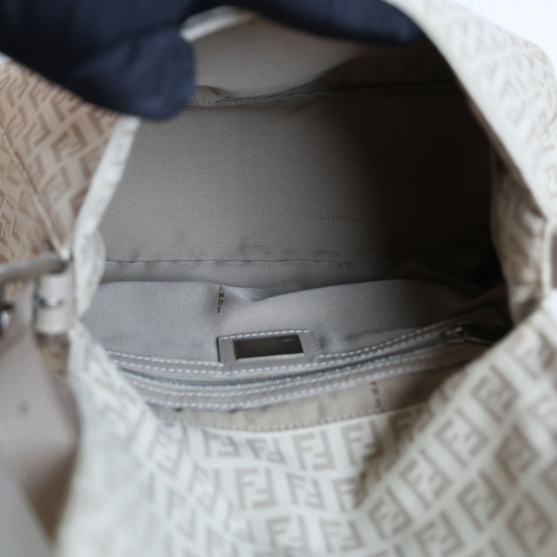 Preloved FENDI Mamma Baguette Zucchino Canvas Leather Beige Bag | Luxe Again Maison