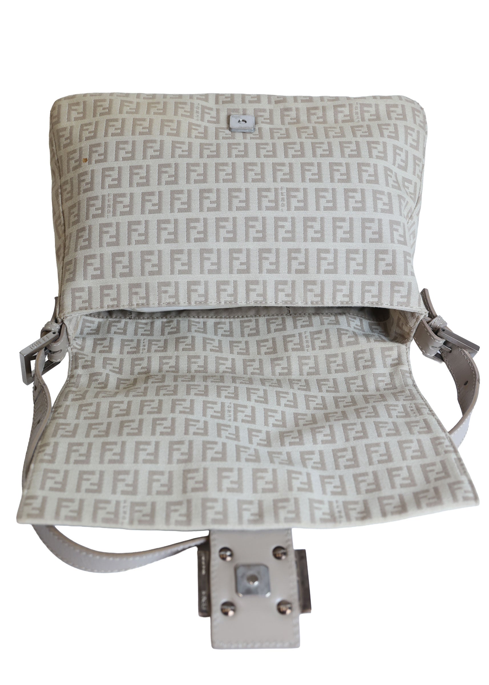 Preloved FENDI Mamma Baguette Zucchino Canvas Leather Beige Bag | Luxe Again Maison