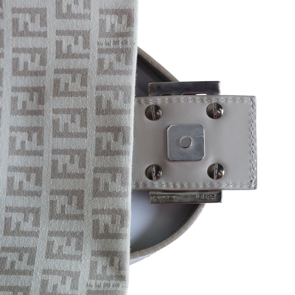 Preloved FENDI Mamma Baguette Zucchino Canvas Leather Beige Bag | Luxe Again Maison