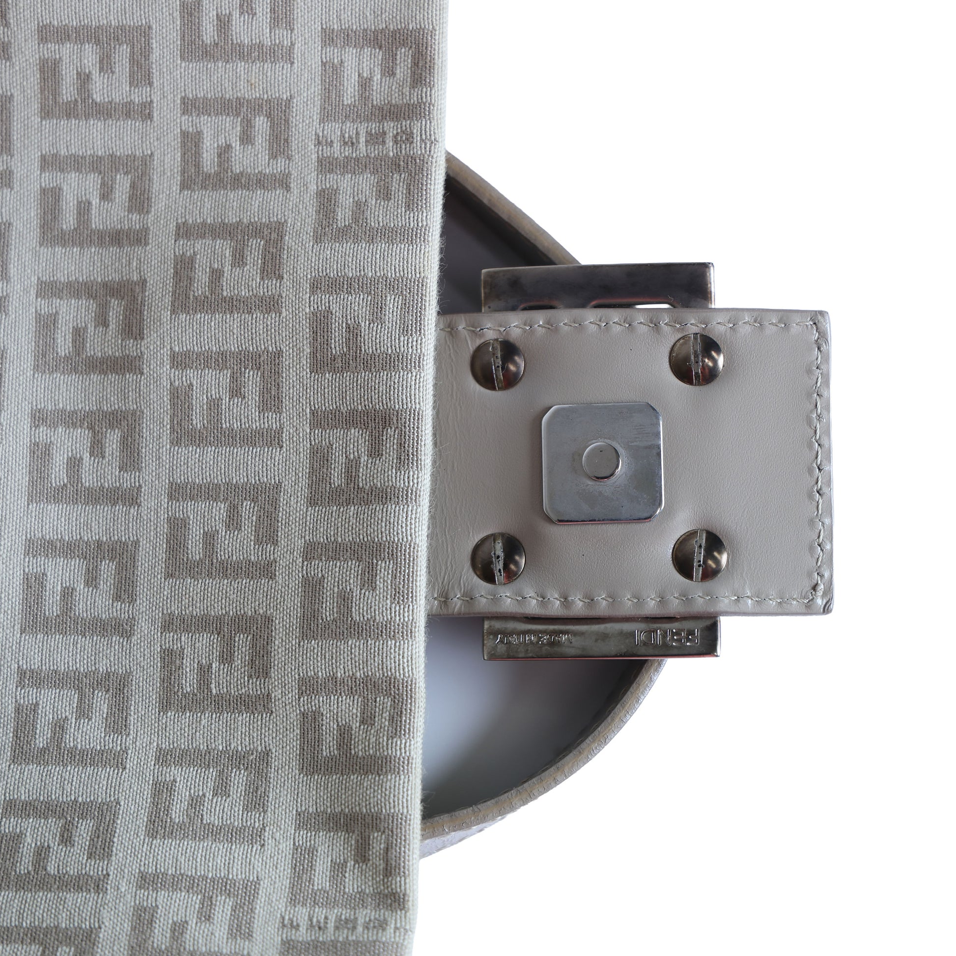 Preloved FENDI Mamma Baguette Zucchino Canvas Leather Beige Bag | Luxe Again Maison