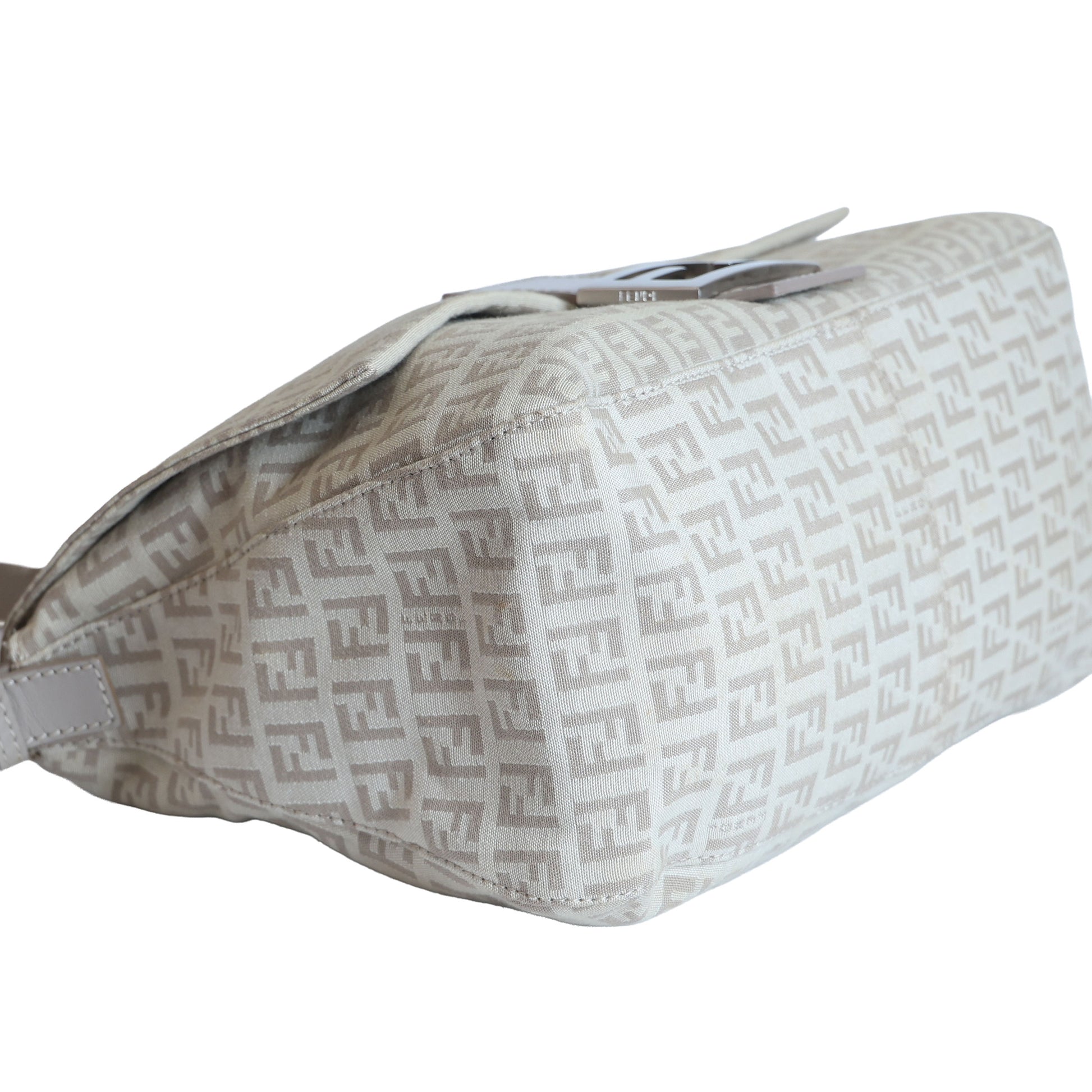 Preloved FENDI Mamma Baguette Zucchino Canvas Leather Beige Bag | Luxe Again Maison