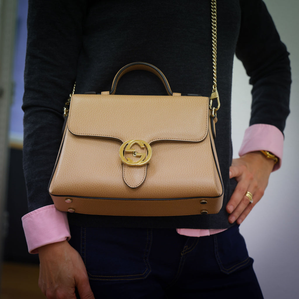 Preowned authentic Gucci 510302 Interlocking G 2 Way Crossbody Leather Beige Shoulder Handbag | Luxe Again Maison