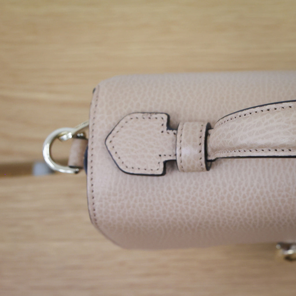 Preowned authentic Gucci 510302 Interlocking G 2 Way Crossbody Leather Beige Shoulder Handbag | Luxe Again Maison