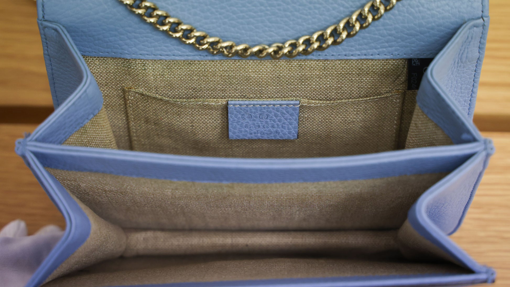 Pre-owned authentic Gucci Interlocking G Chain 510304 Shoulder Leather Light Blue Bag | Luxe Again Maison