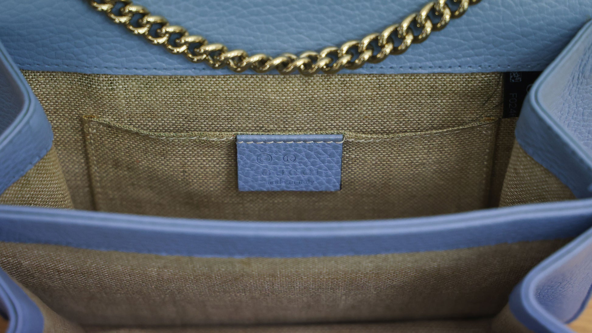 Pre-owned authentic Gucci Interlocking G Chain 510304 Shoulder Leather Light Blue Bag | Luxe Again Maison