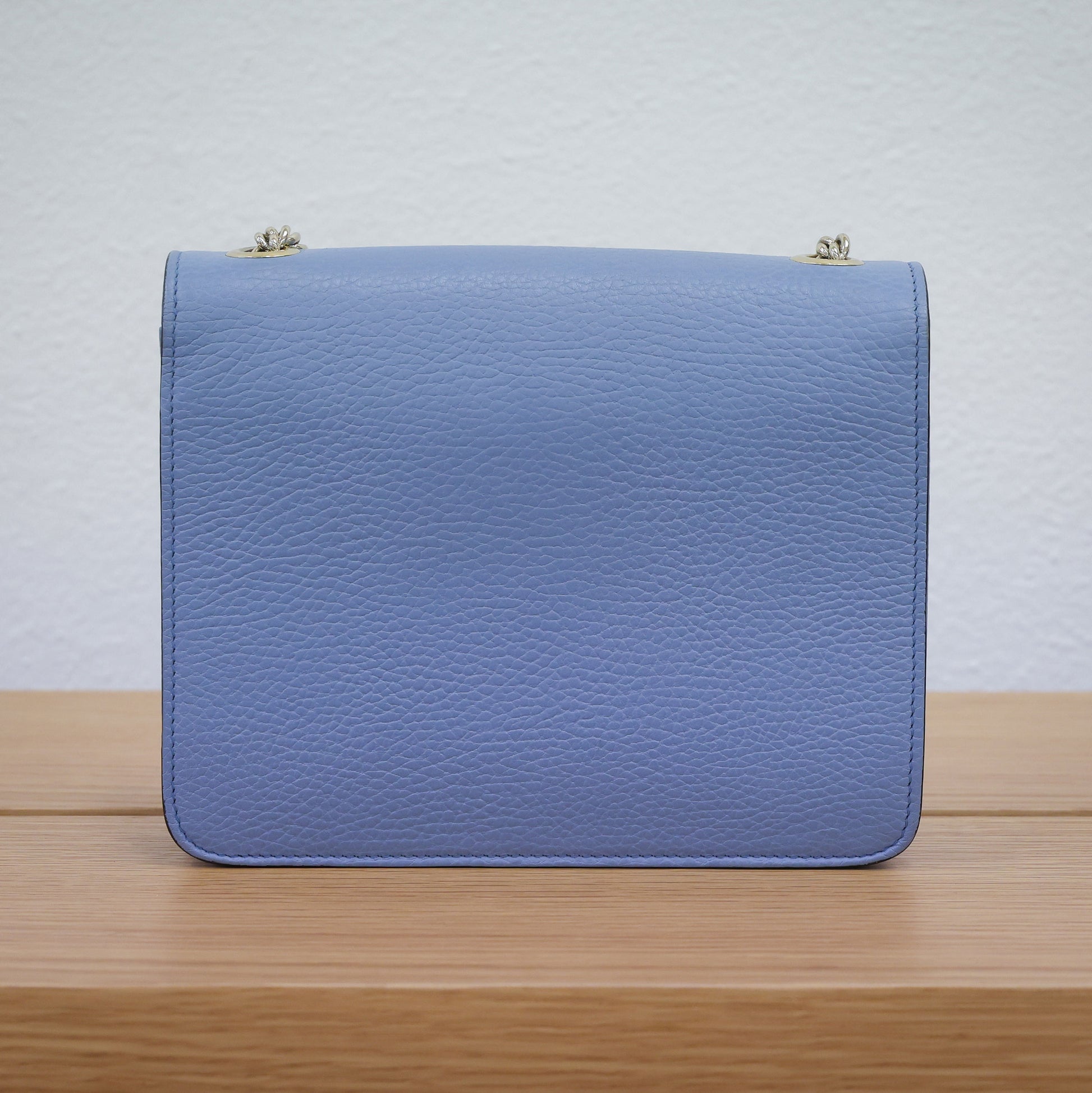 Pre-owned authentic Gucci Interlocking G Chain 510304 Shoulder Leather Light Blue Bag | Luxe Again Maison