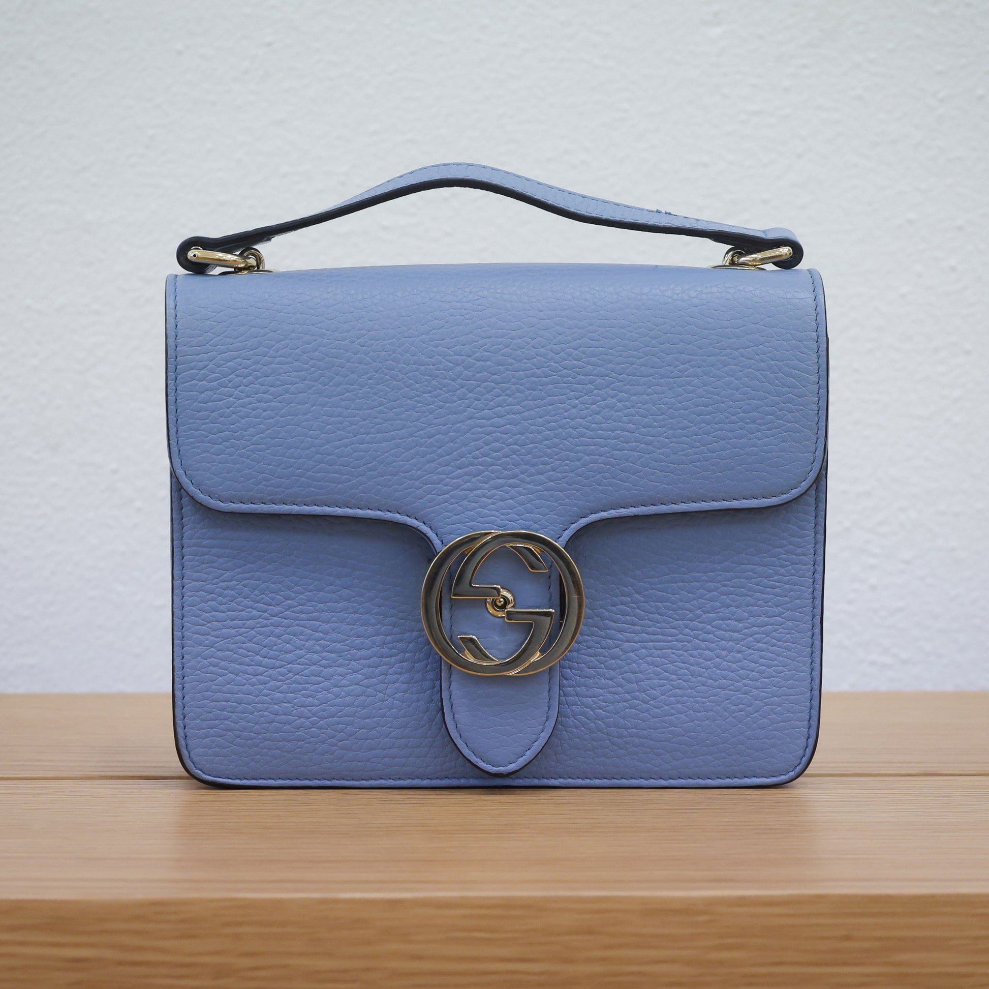 Pre-owned authentic Gucci Interlocking G Chain 510304 Shoulder Leather Light Blue Bag | Luxe Again Maison