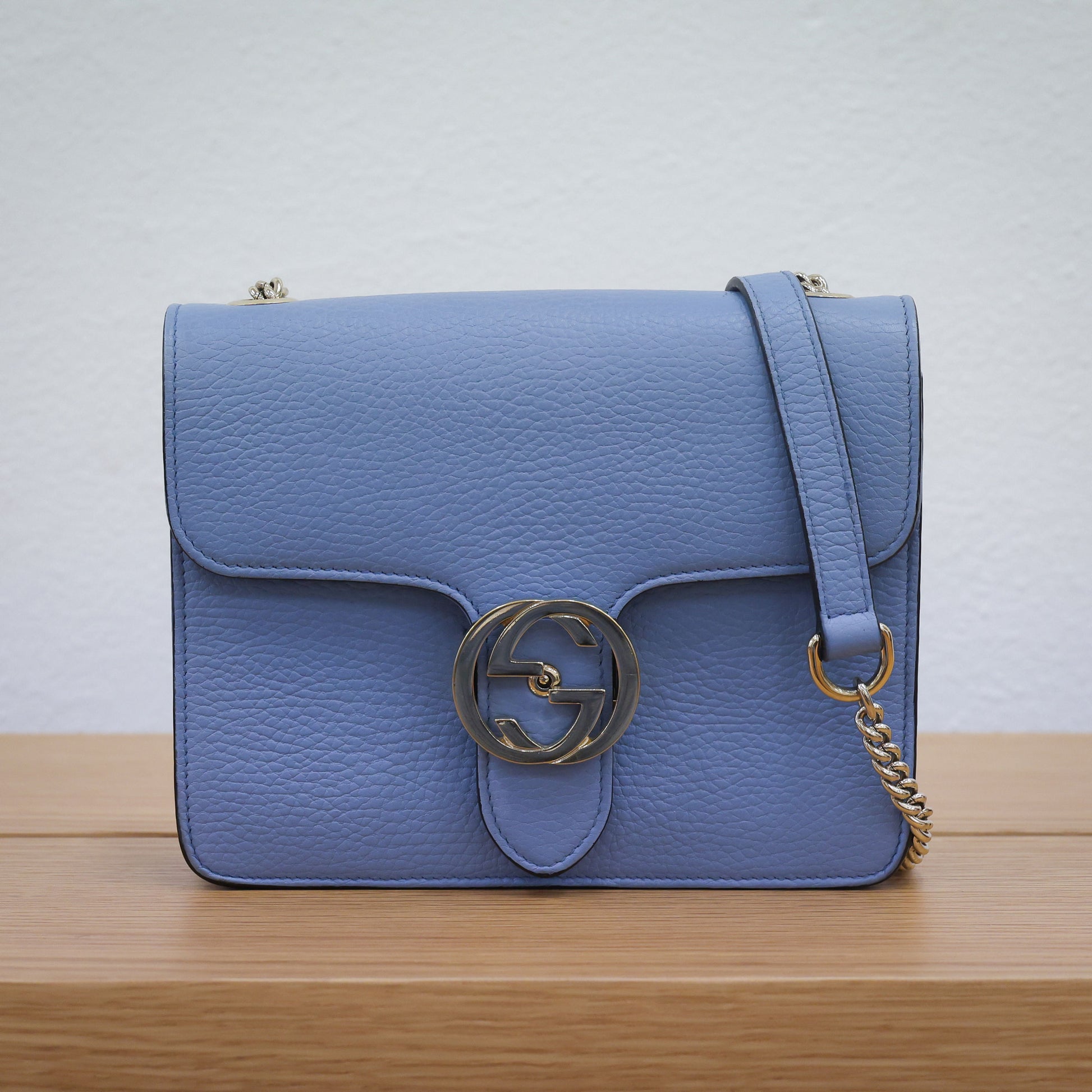 Pre-owned authentic Gucci Interlocking G Chain 510304 Shoulder Leather Light Blue Bag | Luxe Again Maison
