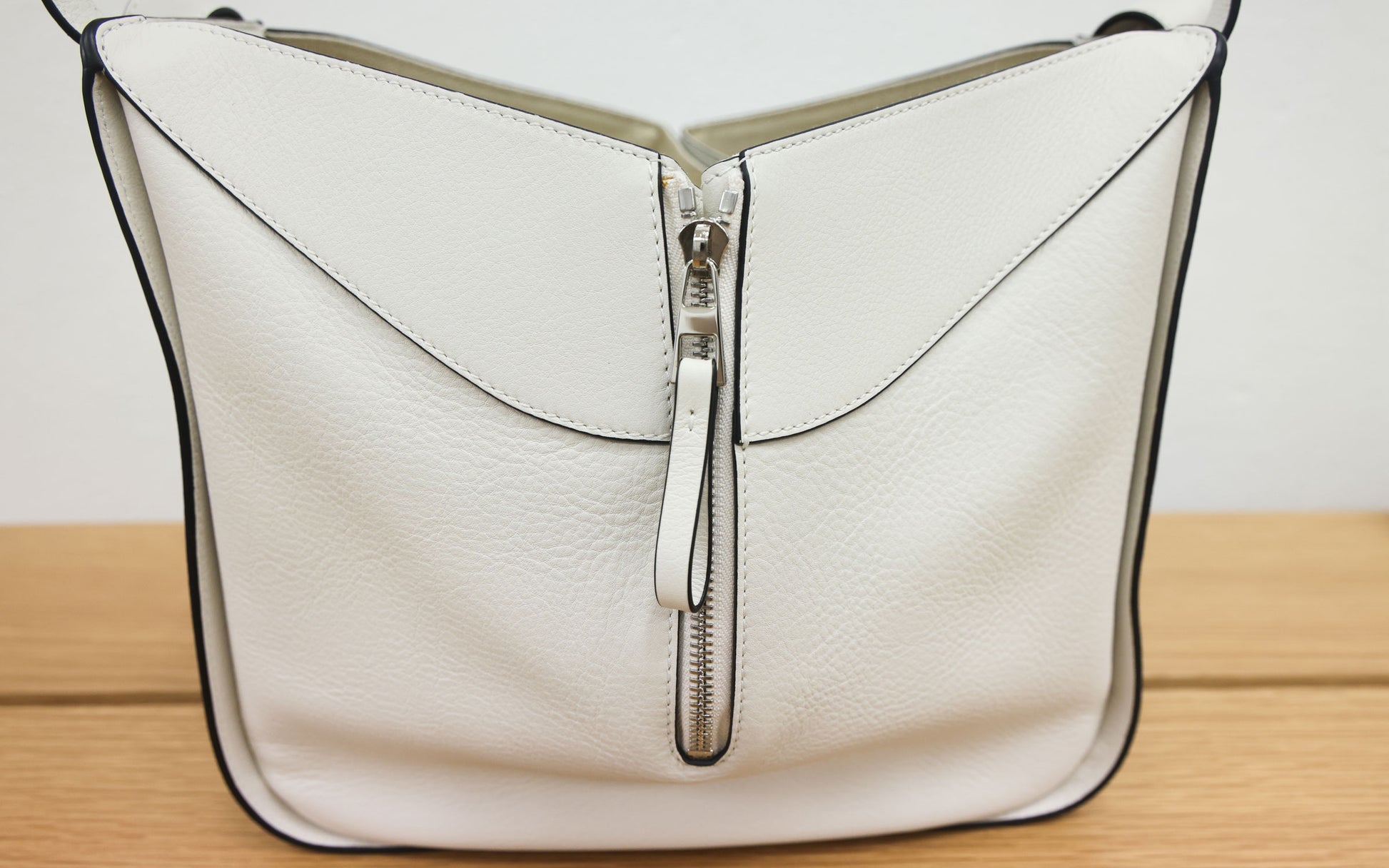 Pre-owned Loewe x Joe Brainard Hammock Bag - Small Eggshell Leather | Luxe Again Maison