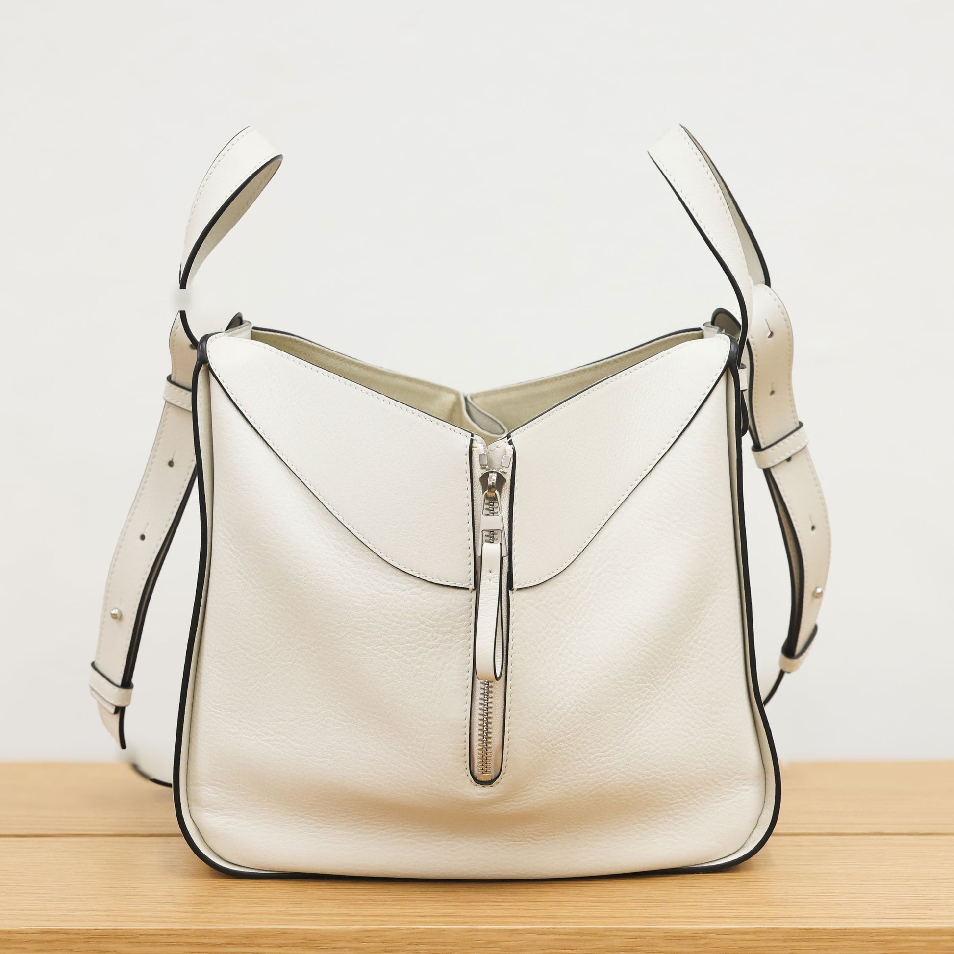 Pre-owned Loewe x Joe Brainard Hammock Bag - Small Eggshell Leather | Luxe Again Maison