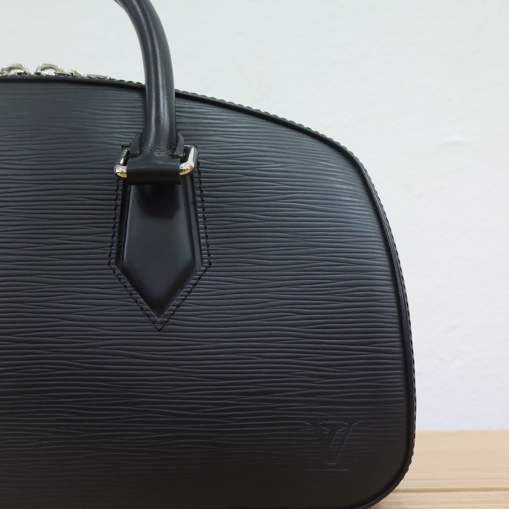 Preloved LOUIS VUITTON Jasmine Epi Noir M52782 Leather Bag | Luxe Again Maison