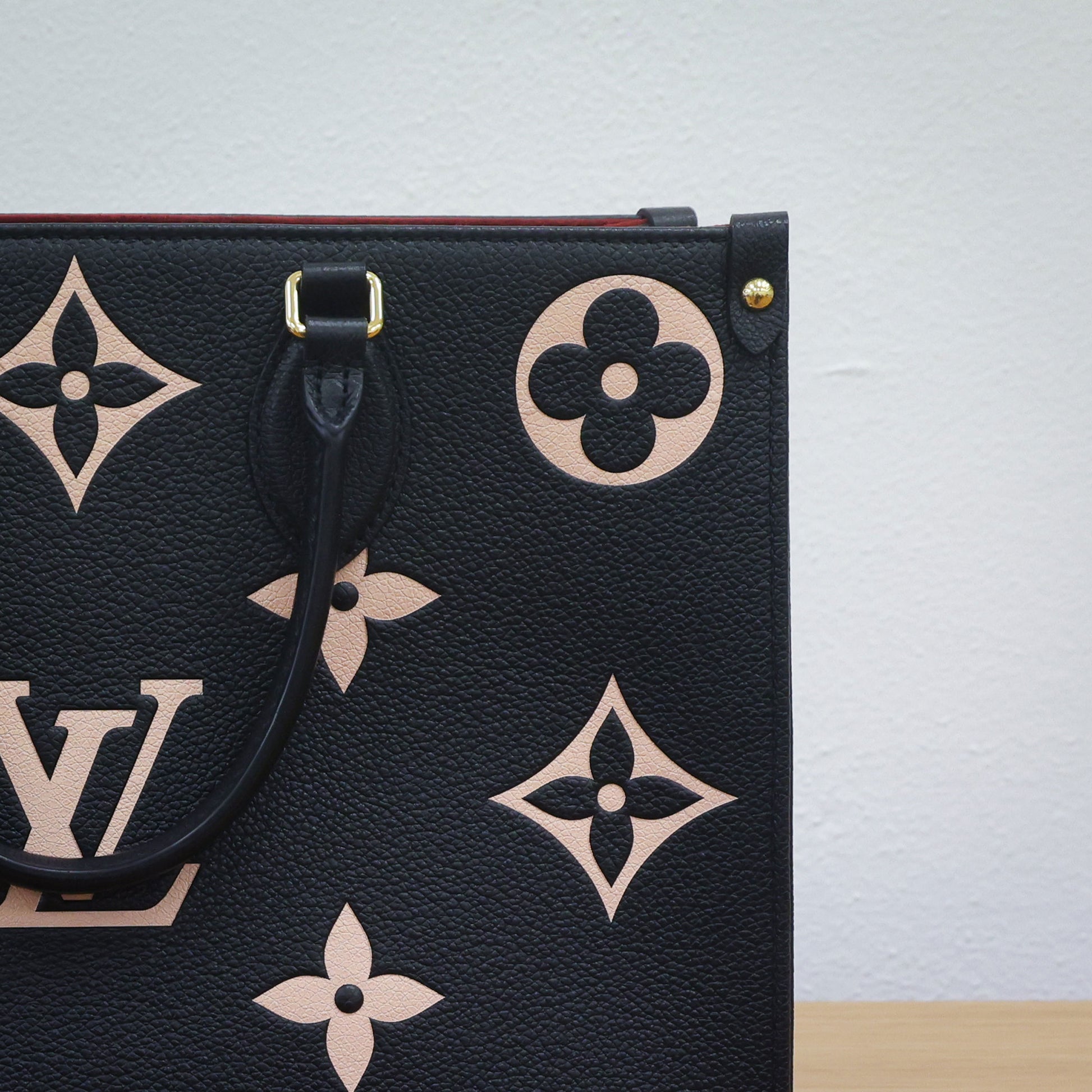 Preloved authentic LOUIS VUITTON On the Go MM M45495 Bicolor Black Monogram Empreinte Leather Tote Bag | Luxe Again Maison