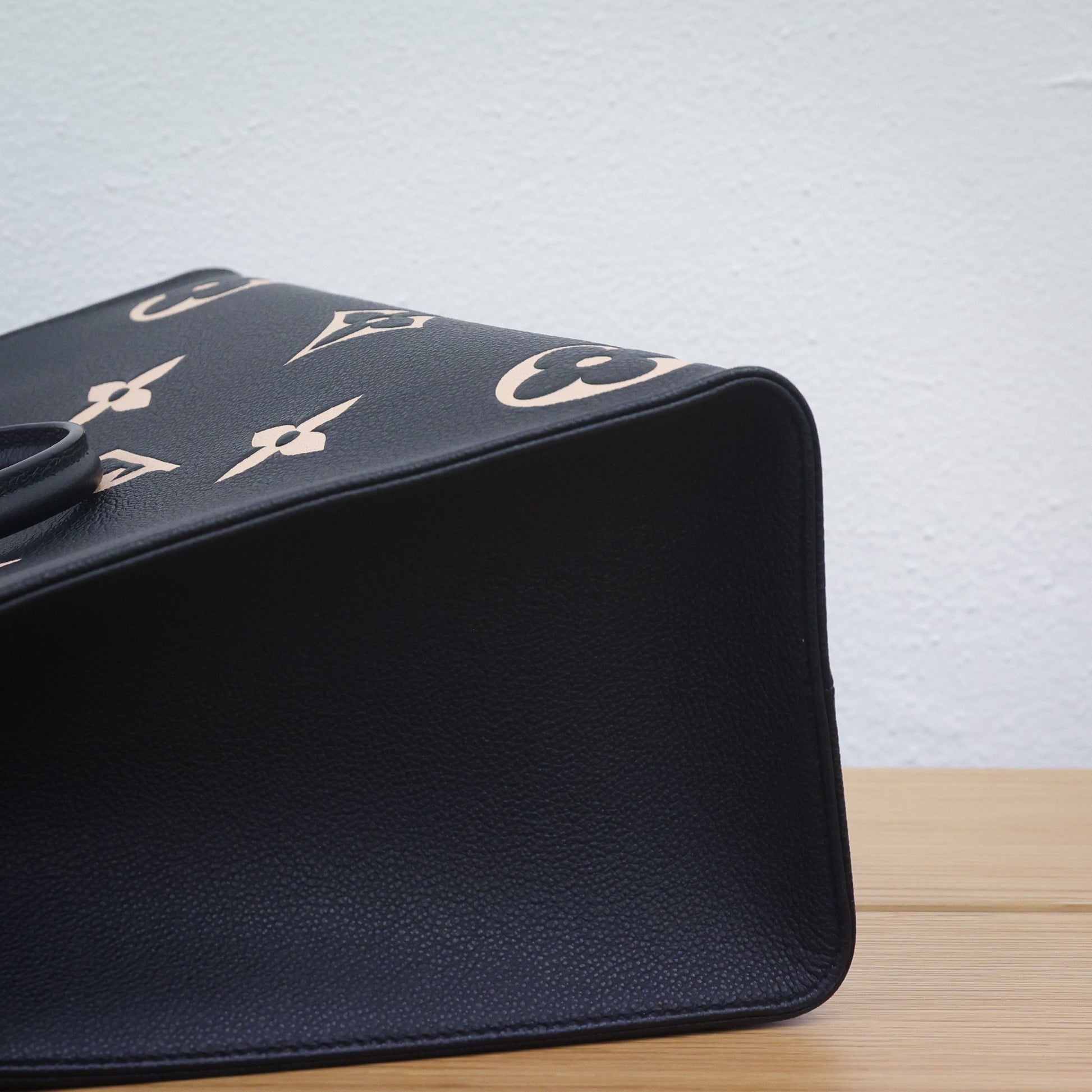Preloved authentic LOUIS VUITTON On the Go MM M45495 Bicolor Black Monogram Empreinte Leather Tote Bag | Luxe Again Maison