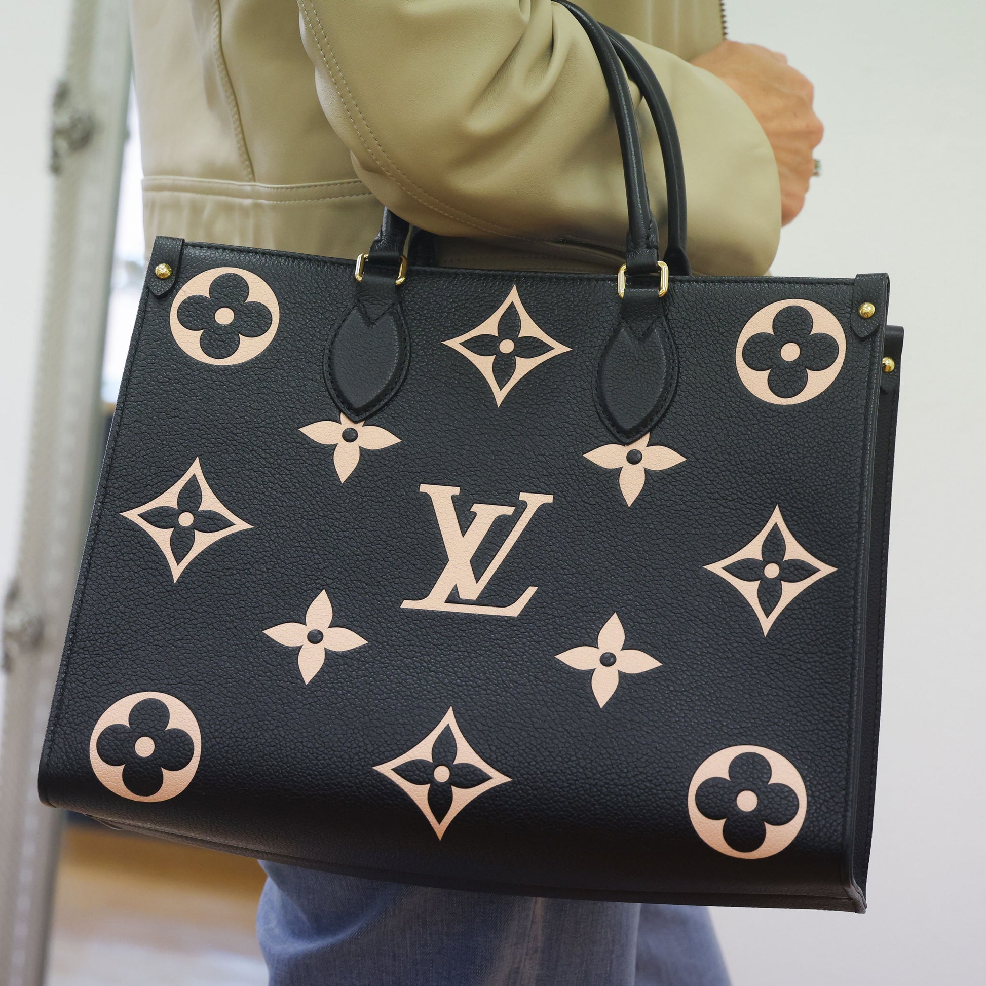 Preloved authentic LOUIS VUITTON On the Go MM M45495 Bicolor Black Monogram Empreinte Leather Tote Bag | Luxe Again Maison