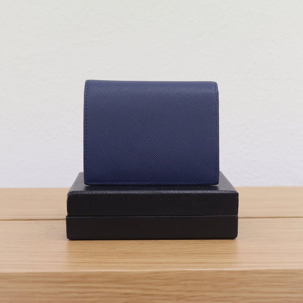 Pre-owned authentic PRADA 2018 Saffiano Leather Navy Bi-fold Clasp Slim Wallet 1M0204 | Box + G Card | Luxe Again Maison
