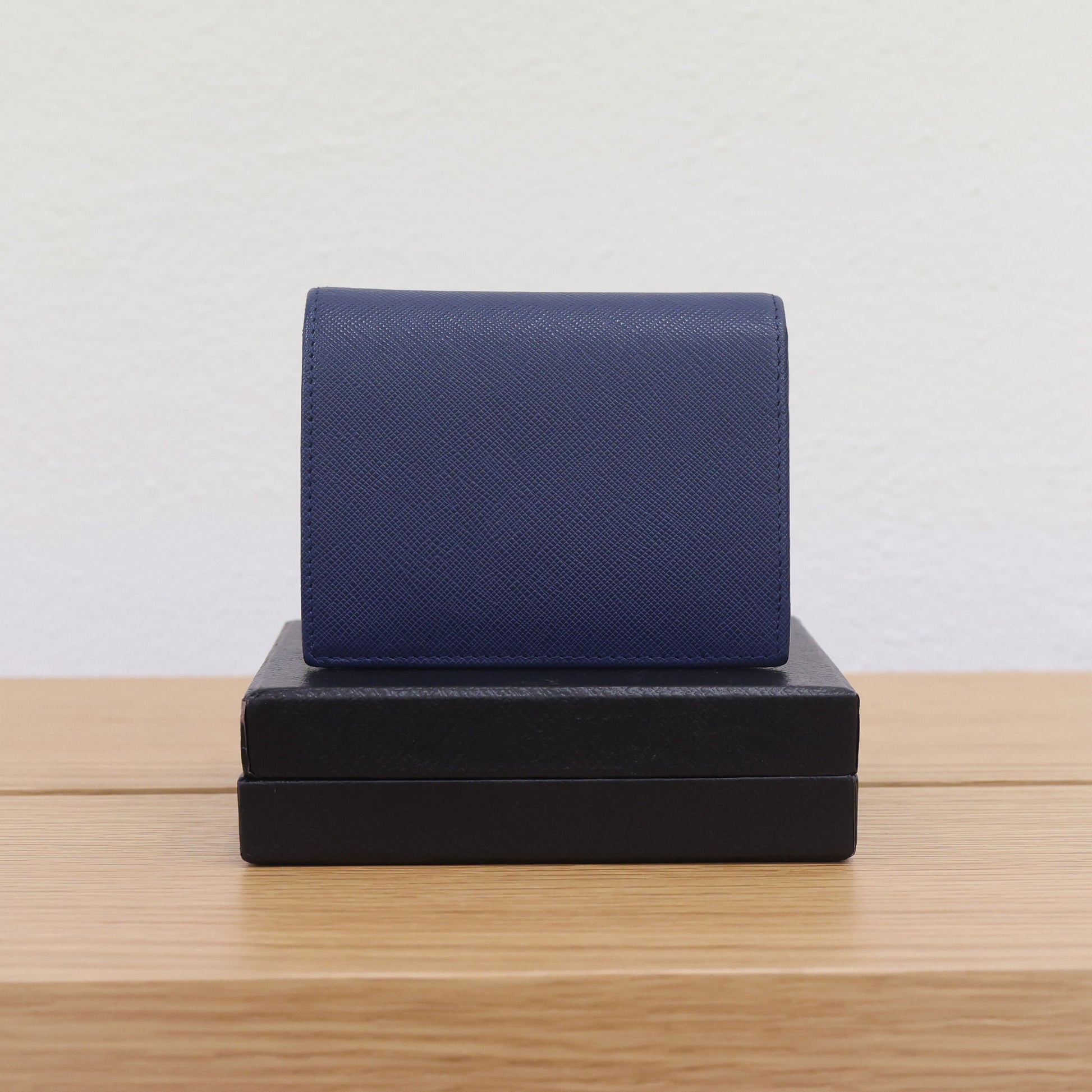 Pre-owned authentic PRADA 2018 Saffiano Leather Navy Bi-fold Clasp Slim Wallet 1M0204 | Box + G Card | Luxe Again Maison