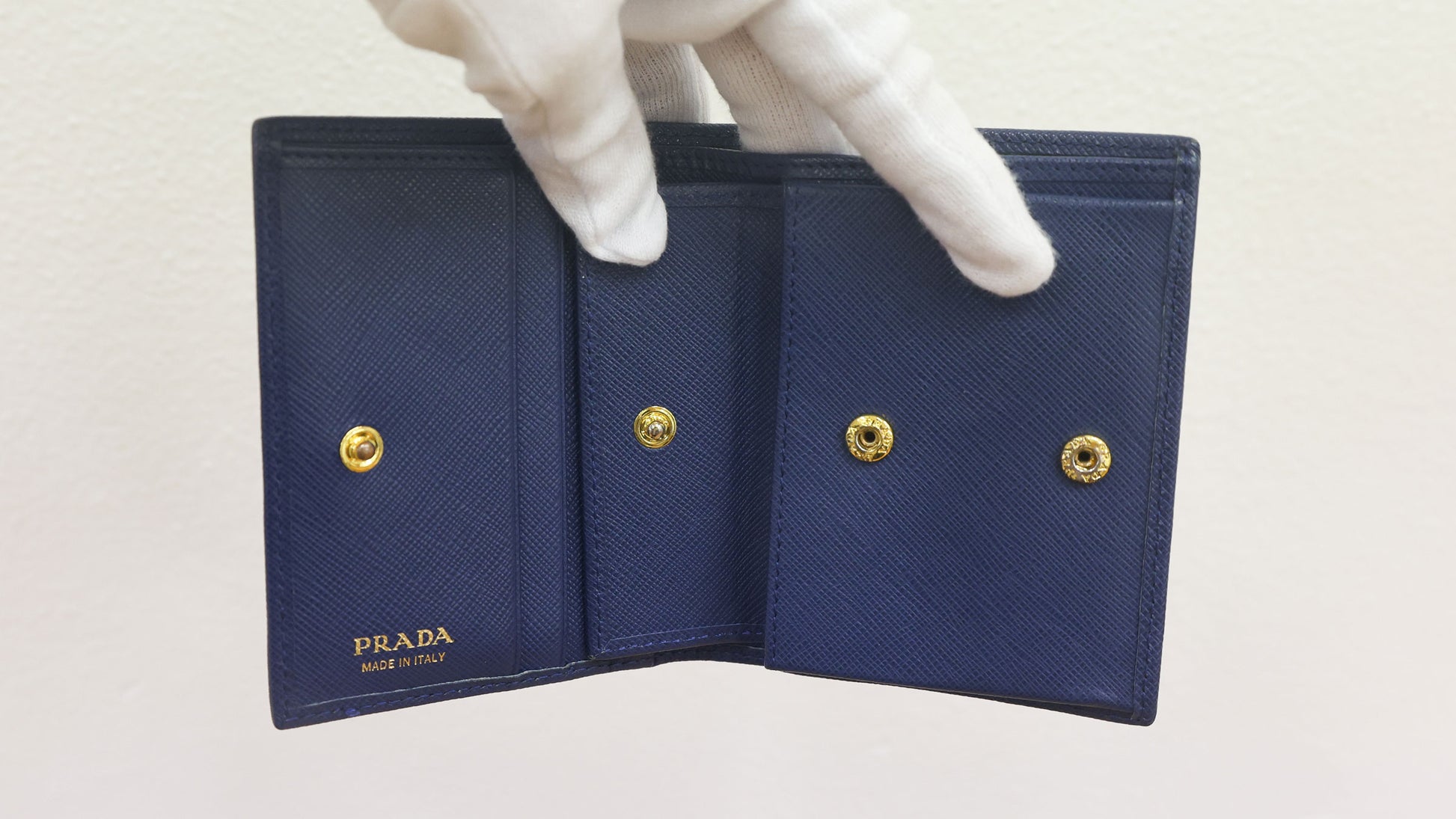 Pre-owned authentic PRADA 2018 Saffiano Leather Navy Bi-fold Clasp Slim Wallet 1M0204 | Box + G Card | Luxe Again Maison