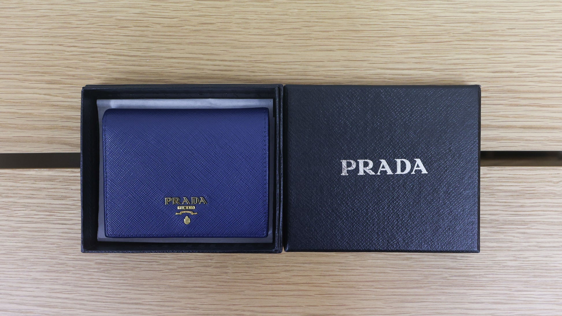Pre-owned authentic PRADA 2018 Saffiano Leather Navy Bi-fold Clasp Slim Wallet 1M0204 | Box + G Card | Luxe Again Maison