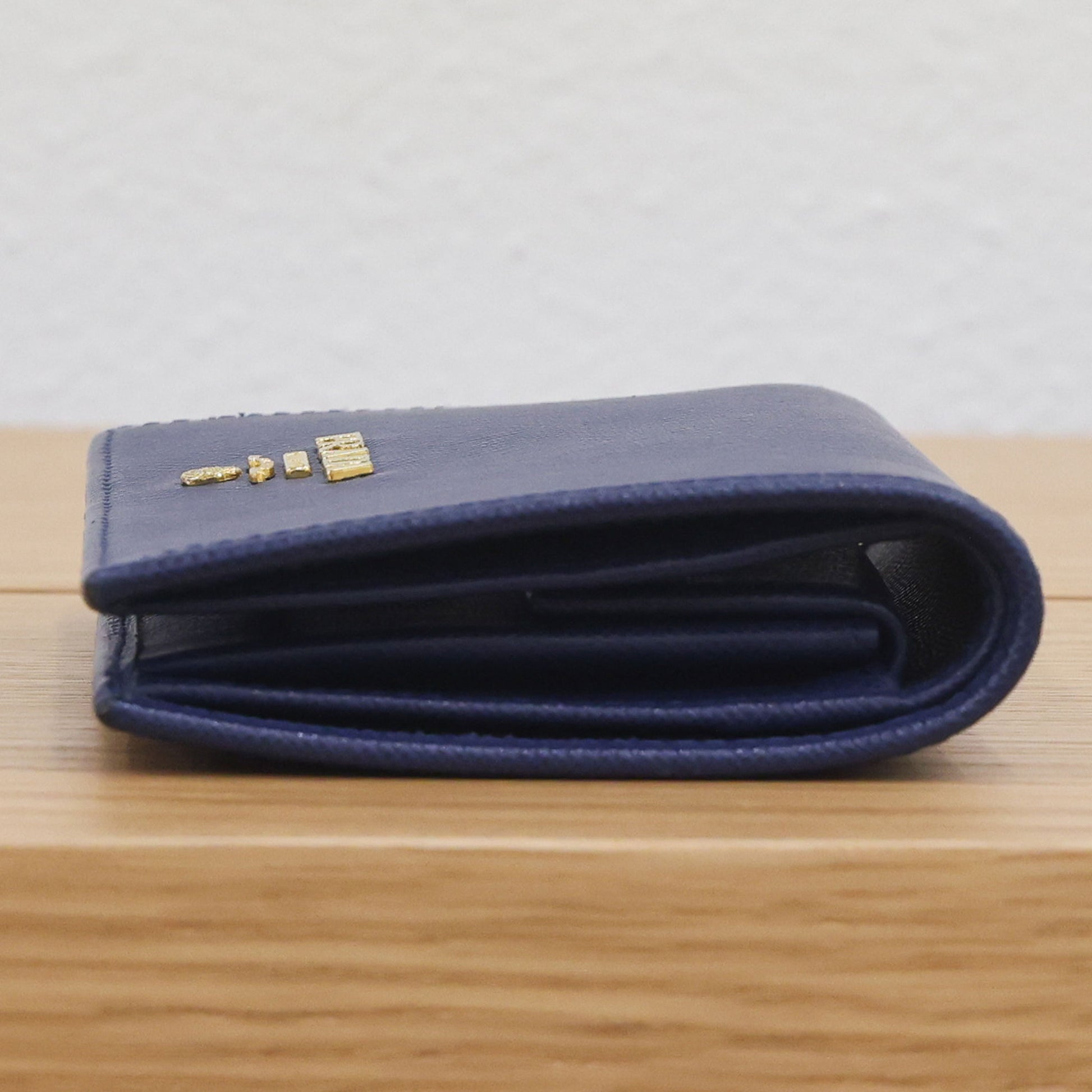 Pre-owned authentic PRADA 2018 Saffiano Leather Navy Bi-fold Clasp Slim Wallet 1M0204 | Box + G Card | Luxe Again Maison