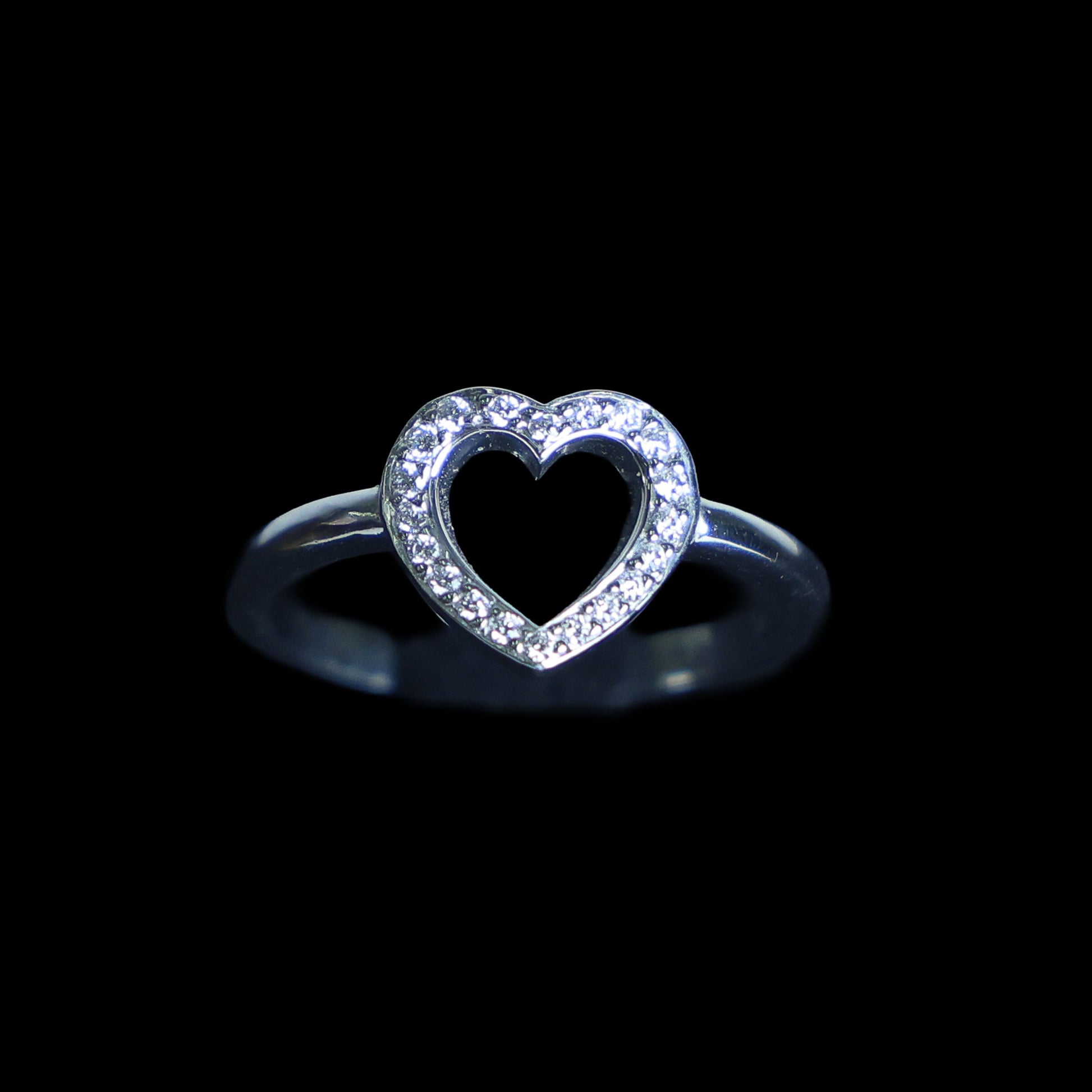 Preowned TIFFANY & Co Sentimental Heart Diamond 18K Platinum Ring 2.8g | Luxe Again Maison