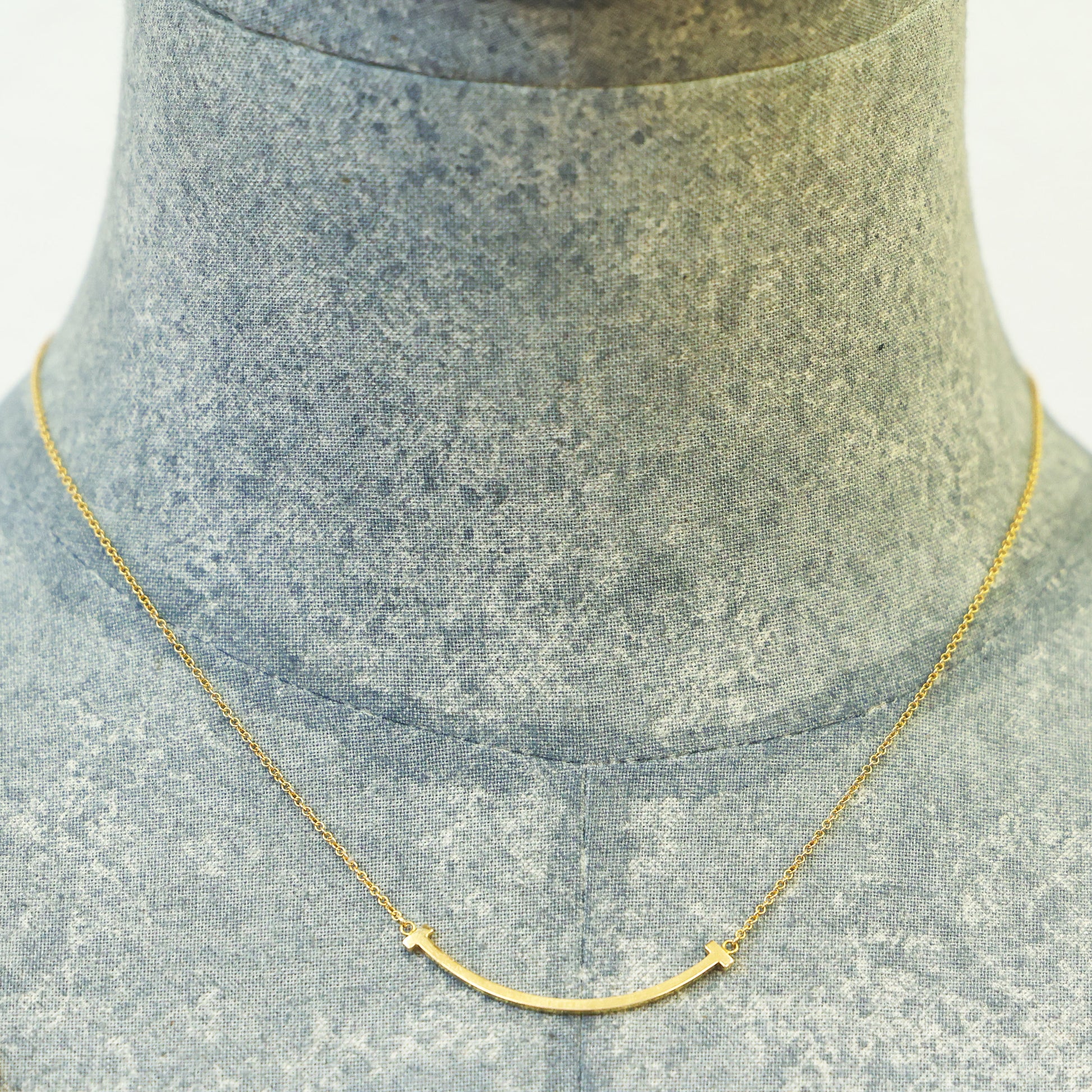 Preloved TIFFANY T Smile Small Necklace 18K Yellow Gold 2.9g | Luxe Again Maison